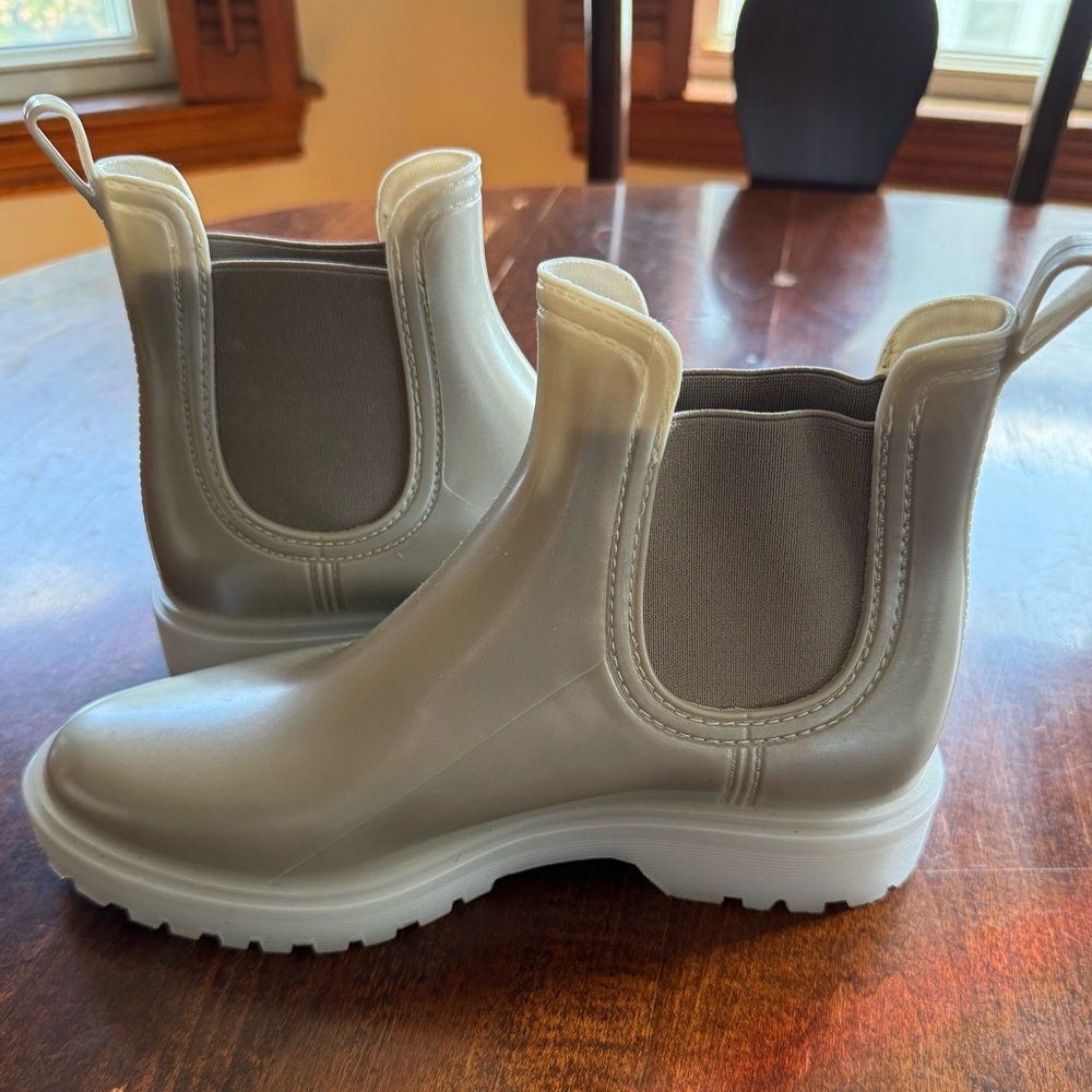 Cougar Gray and Cream Rain Boots